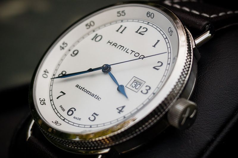 Choix d'une montre avec cadran blanc et aiguilles bleues - Page 4 55eb21676e235