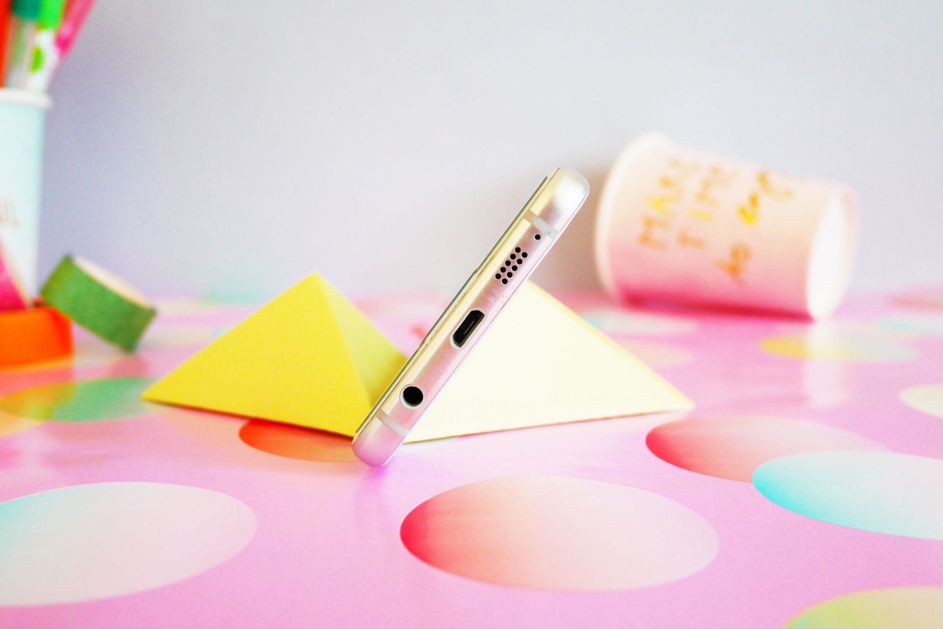 DIY Socle pour smartphone en papier