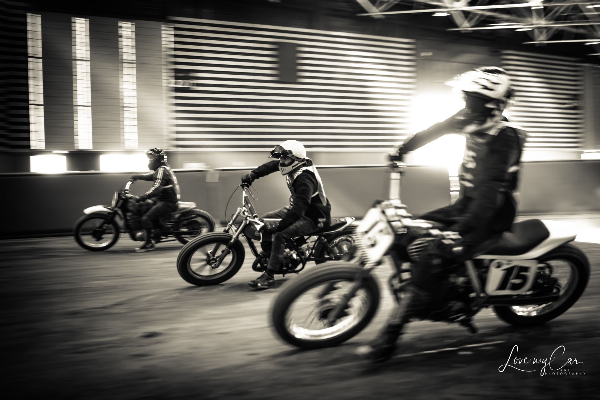 Courses de motos Indoor - Sports mécaniques et photos
