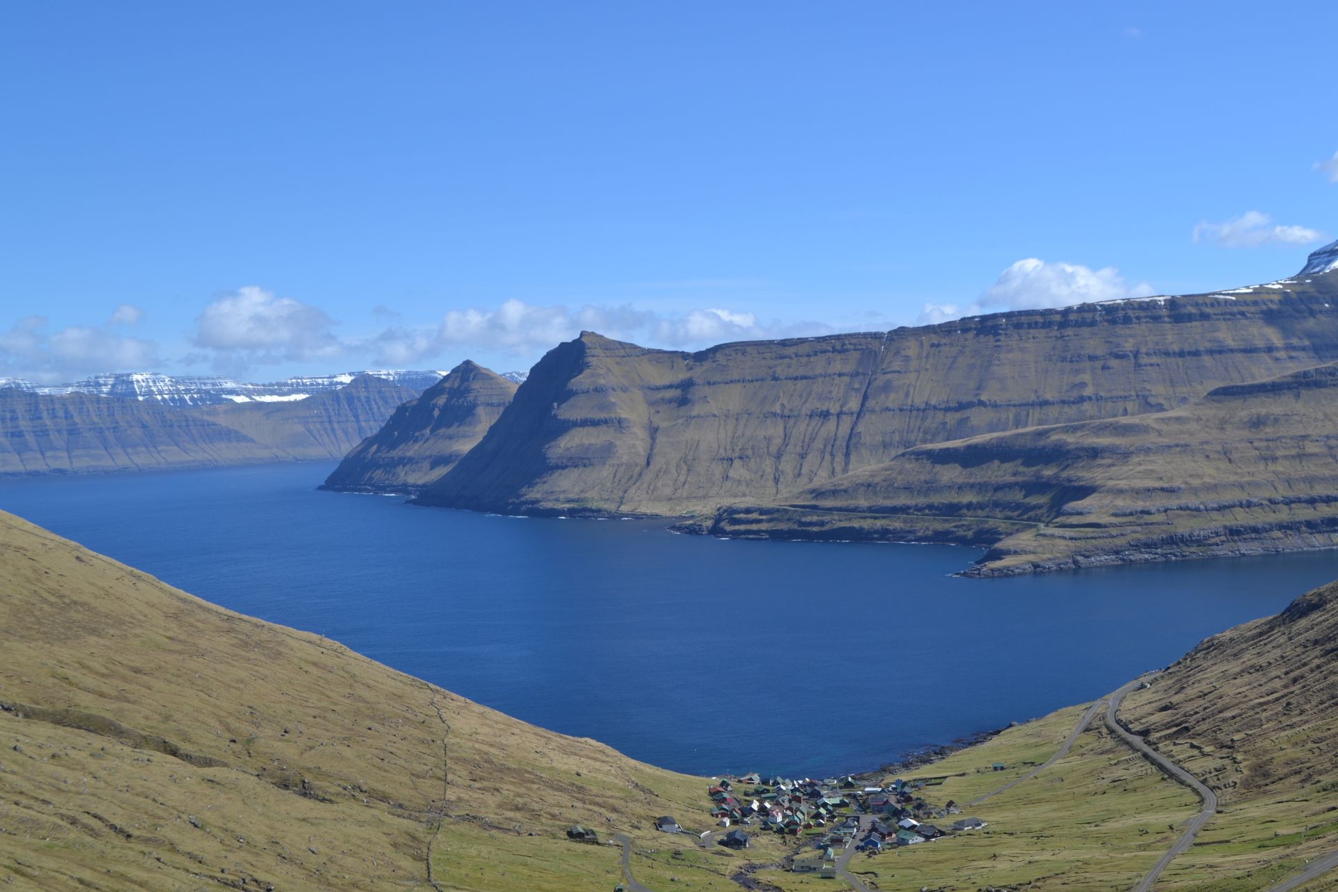 Circuit self-drive în Insulele Feroe: printre localnici, peisaje și wildlife