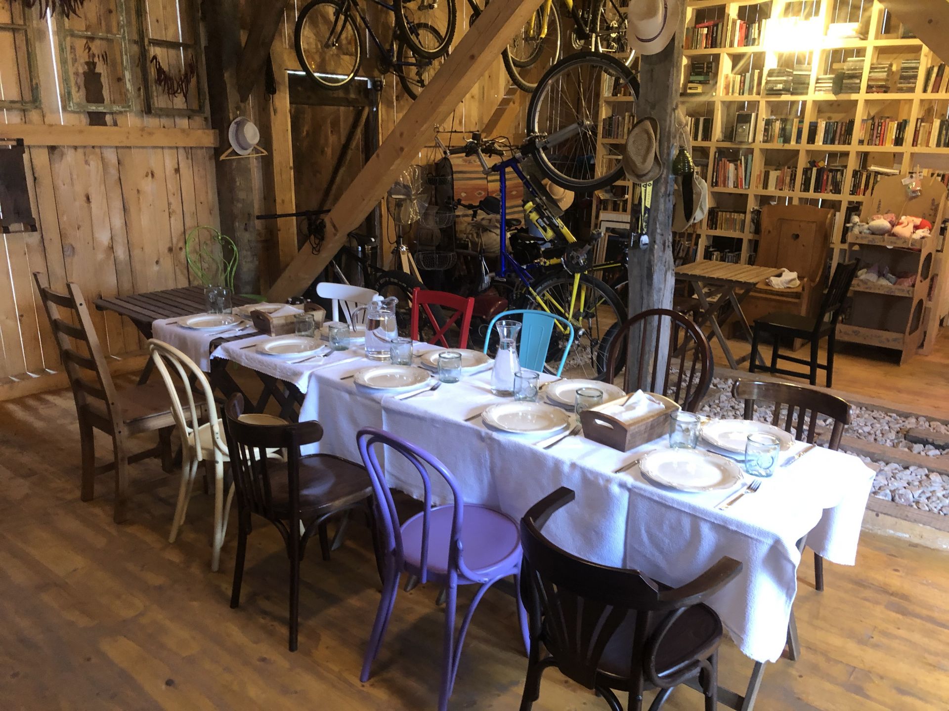 Cicloturism în Transilvania: e-biking și experiențe culinare