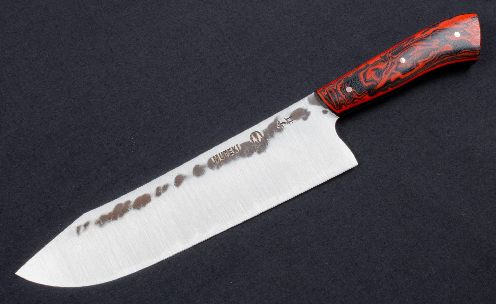 Couteau à Légumes avec Forgeage Français, En Couleur Rouge, Dimension de  la lame de 13 cm
