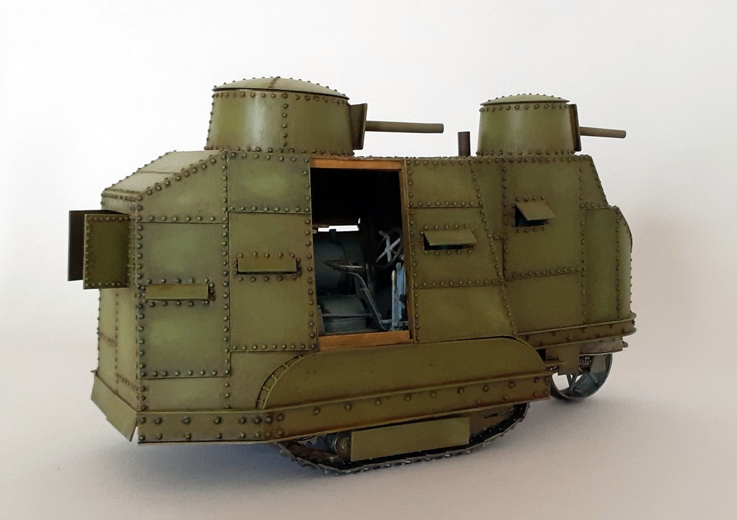 Caterpillar G9... Le premier char Américain a été construit pour le cinéma (Conversion Roden-1/35) - Page 9 663be0475ac5d