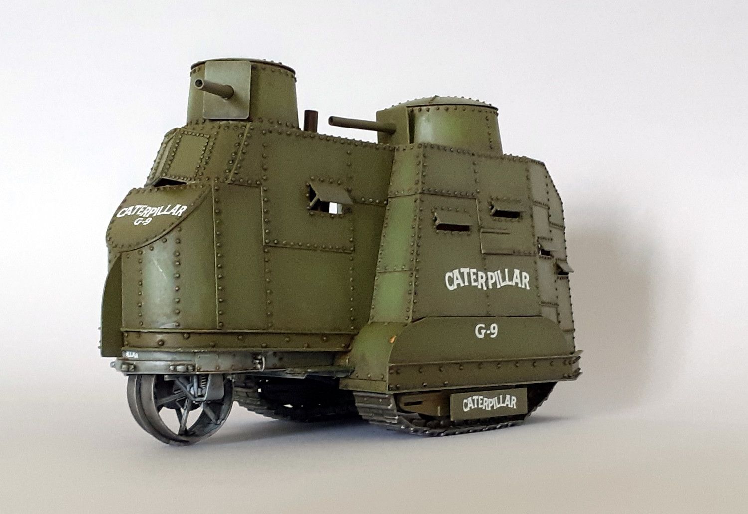 Caterpillar G9 : 1er tank US de l'Histoire [base tracteur Holt Roden + scratch] de Lostiznaos 663e8bb39bea1