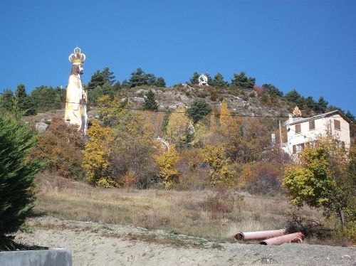 le mandaron