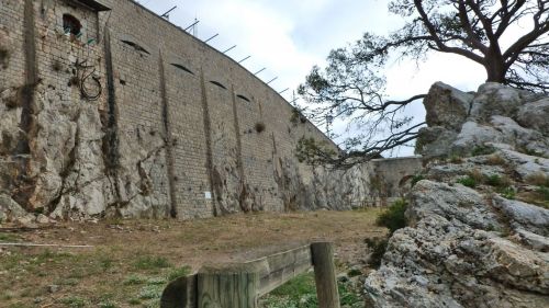 fort de la croix faron
