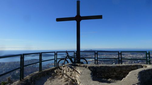 sous la croix du faron