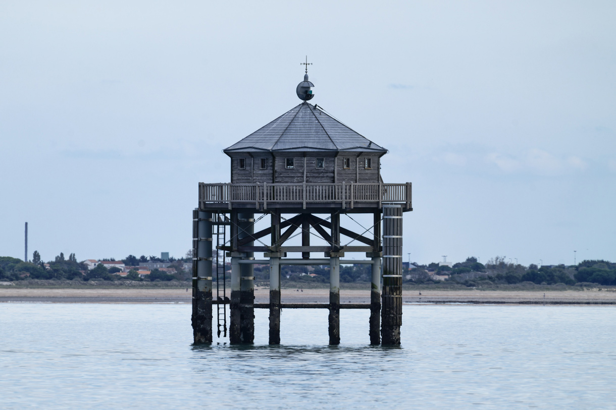 Le phare du bout du monde au large de La Rochelle
