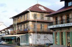 Cayenne, maison coloniale délabrée - Guyane