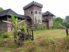 Le Chateau 'médiéval' en bois - Cacao - Guyane